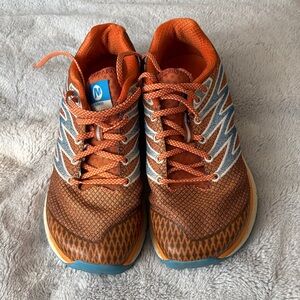 EUC Men’s Merrill Rubato Orange and Blue Trail Sneakers Size 7